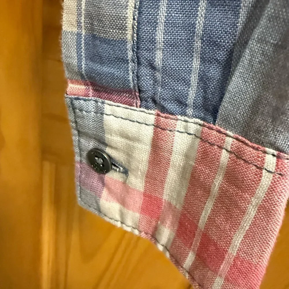 Guess size L slim fit Plaid Button-Up Shirt in Pink and Blue